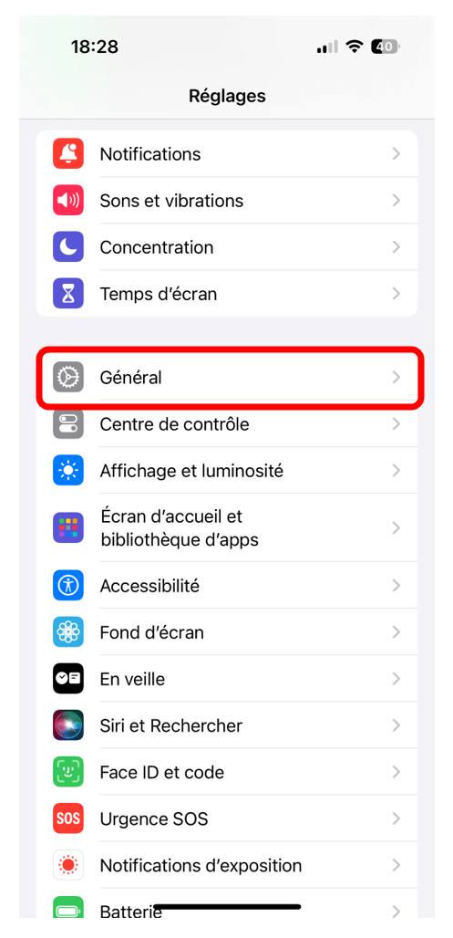 Menu principal de l'application Réglages sur l'iPhone avec le bouton Général entouré pour indiquer où chercher les mises à jour logicielles