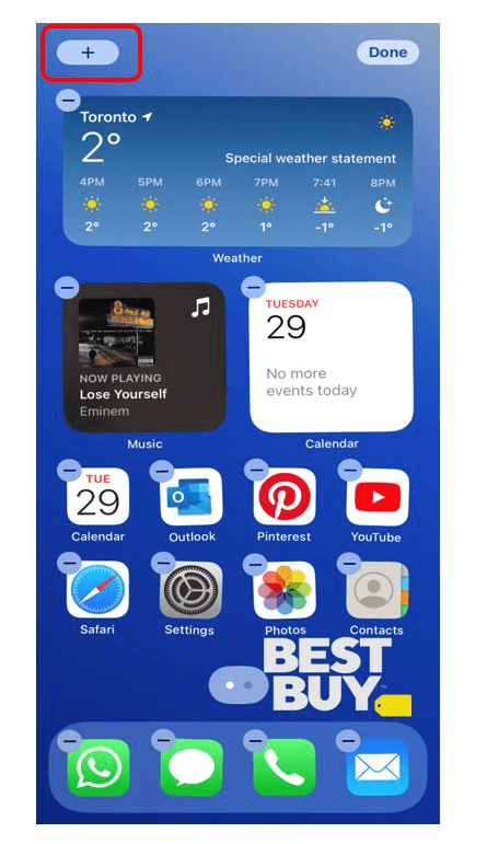 L'écran d'accueil iPhone avec signe + est mis en surbrillance pour montrer comment ajouter un widget à l'écran d'accueil 