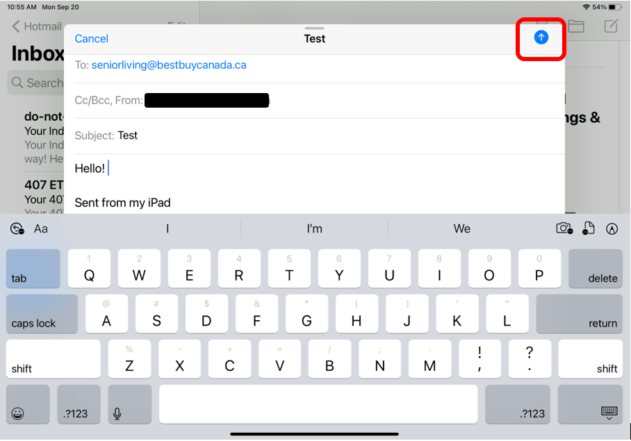 Flèche bleue vers le haut dans le coin supérieur droit surlignée en rouge pour montrer comment envoyer un courriel à partir de l'application Mail. 