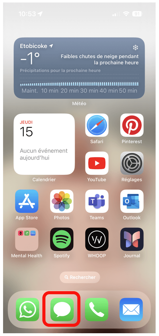 Écran d'accueil de l'iPhone avec l'application Messages entourée en rouge pour montrer comment ouvrir l'application Messages
