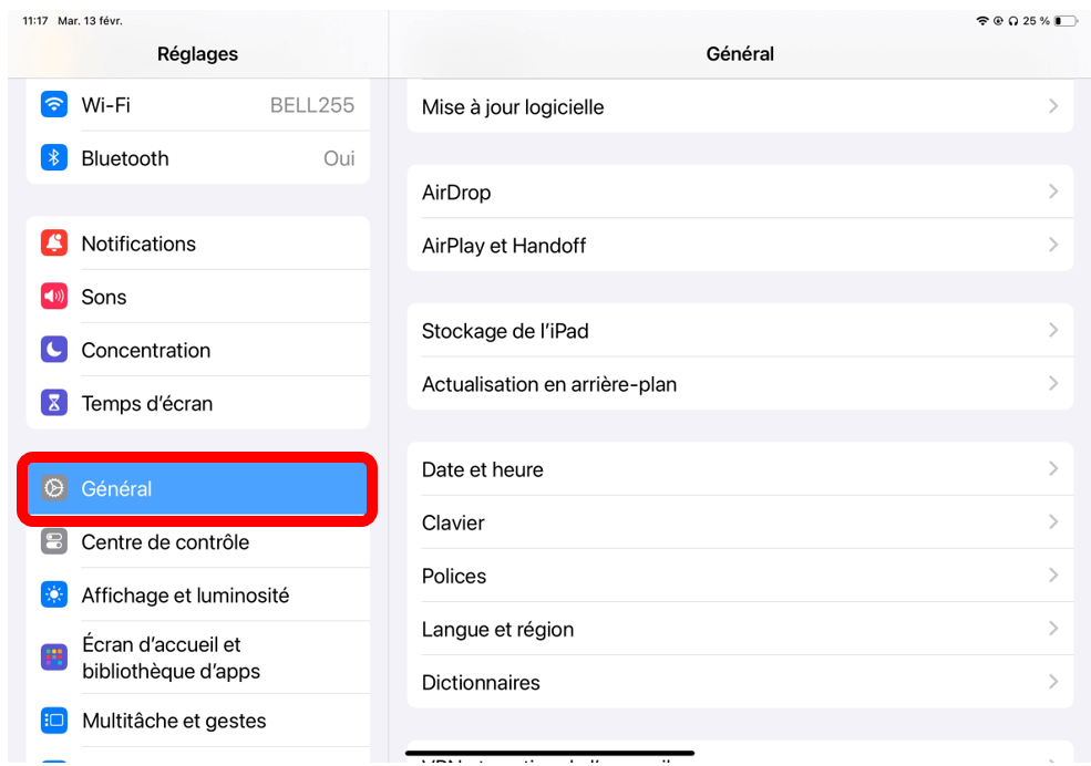 Menu principal de l'application Réglages sur l'iPad avec le bouton Général entouré pour indiquer où chercher les mises à jour logicielles
