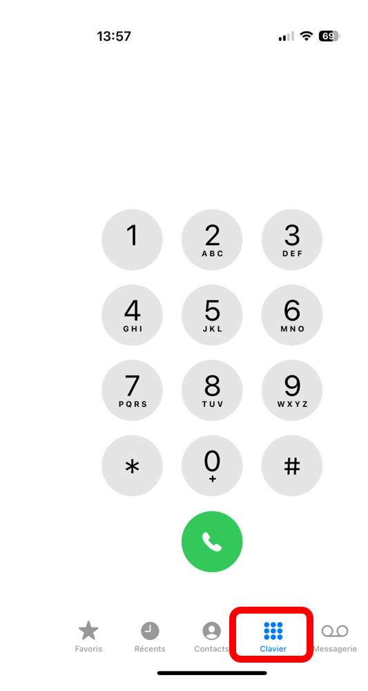 Application téléphonique avec Clavier en rouge pour montrer où composer un numéro de téléphone sur iPhone