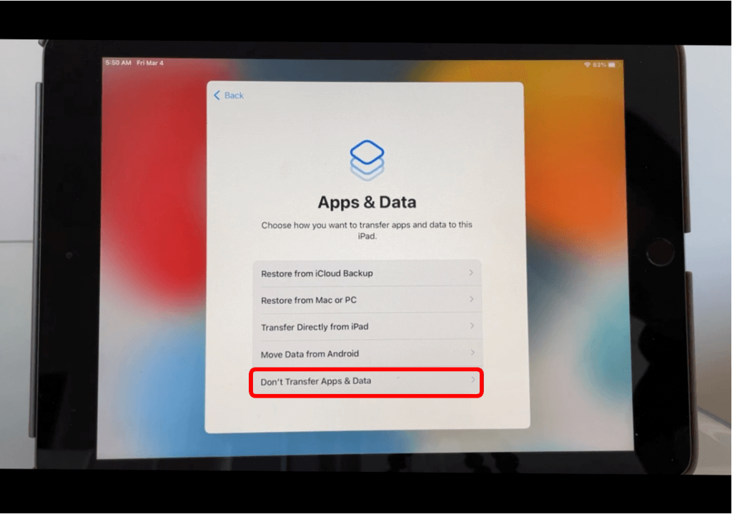 iPad screen with Apps and Data options and Don't Transfer Apps and Data circled in red